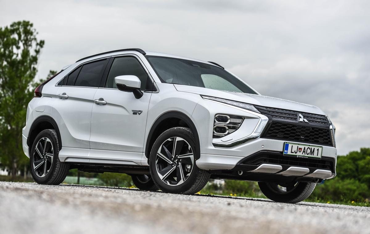 Mitusbishi eclipse cross | Prenova kot se šika. Mitsubishi je povsem prevetril eclipse cross, ki dobiva drugačen videz in izključno priključno-hibridni pogon. | Foto Gašper Pirman