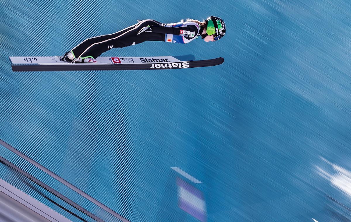 Nika Križnar | Slovenska smučarska skakalka Nika Križnar je tudi danes stopila na zmagovalni oder. Na tekmi v Hinzenbachu je bila tudi danes odlična druga. | Foto Sportida