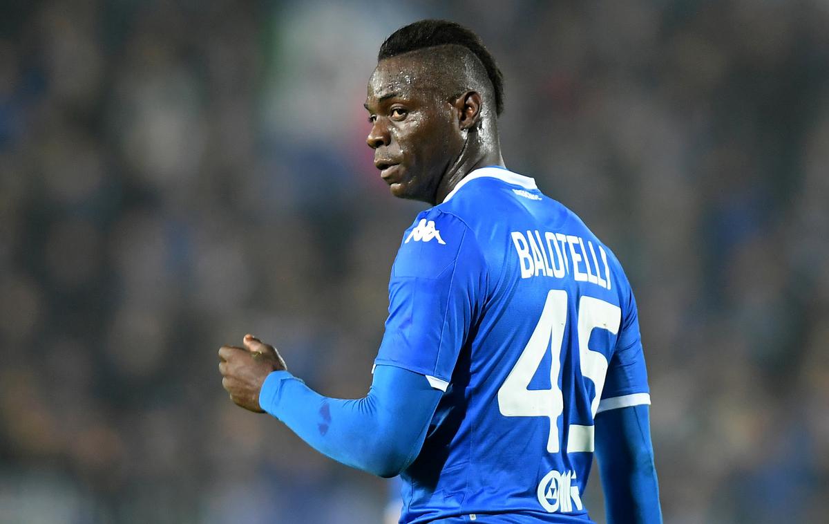 Mario Balotelli | Navijač Verone zaradi rasističnega skandiranja na račun Maria Balotellija kar pet let ne bo smel na nogometne stadione po Evropi. | Foto Reuters