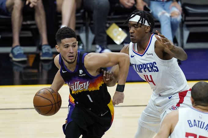 Devin Booker je ob zmagi Phoenix Suns vknjižil prvi trojni dvojček kariere. | Foto: Guliverimage/Vladimir Fedorenko