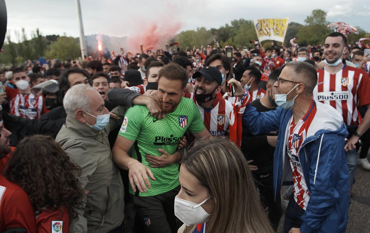 Jan Oblak Navijači | Navijači madridskega Atletica obožujejo Jana Oblaka in komaj čakajo na trenutek, ko se bo lahko vrnil med vratnici. | Foto Guliverimage/Vladimir Fedorenko