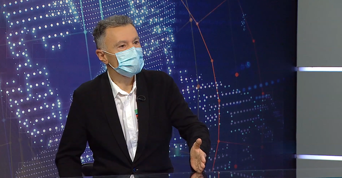 "Če nekdo zasluži petkrat toliko nekje drugje kot pa v matični instituciji, pa se postavlja vprašanje, v čigavem interesu deluje," je menil Bojan Dobovšek. | Foto: Planet TV