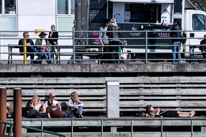 Švedska | Švedska ni niti na vrhuncu epidemije uvajala omejitev, ves čas pa priporočajo ohranjanje razdalje. | Foto Reuters