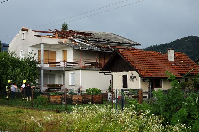 Neurje v Kamniku | Razen Primorske drugod po Sloveniji kritine niso primerno utrjene proti vetru, ki ponavadi spremlja neurje. | Foto Neurje.si/Lado Pustotnik