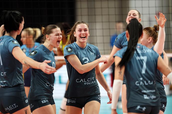 Calcit Volley Fenerbahče | Kamničanke so zanesljivo premagale Novogoričanke. | Foto www.alesfevzer.com