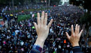 Protesti v Hongkongu trajajo že pol leta, danes se je zbrala ogromna množica #video