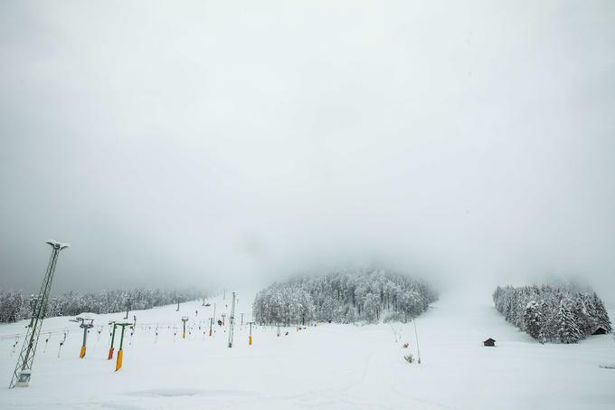 V Kranjski Gori so smučarji že danes dobili priložnost za smuko. | Foto: Vid Ponikvar