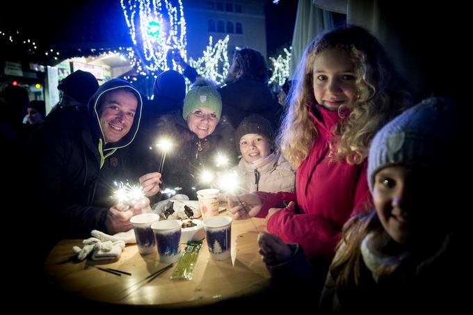 Ljubljana praznična okrasitev lučke december | Foto: Ana Kovač