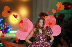 Victorijin angelček Lily Aldridge s prvo linijo oblačil