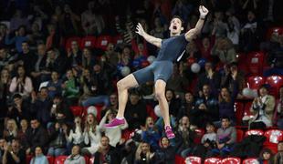 Bubka ni več svetovni rekorder, Lavillenie poletel prek 616 cm (video)