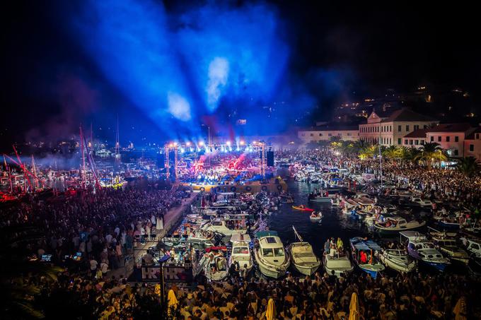 Vela Luka sinoči. | Foto: Zvonimir Barisin/PIXSELL