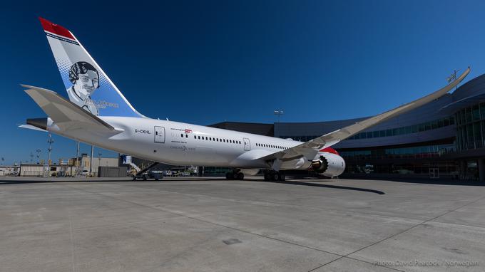 Na repu rekordno hitrega letala so Norvežani upodobili pionirsko letalko Amy Johnson, ki je leta 1930 kot prva ženska sama letela iz Anglije v Avstralijo. | Foto: Norwegian Air