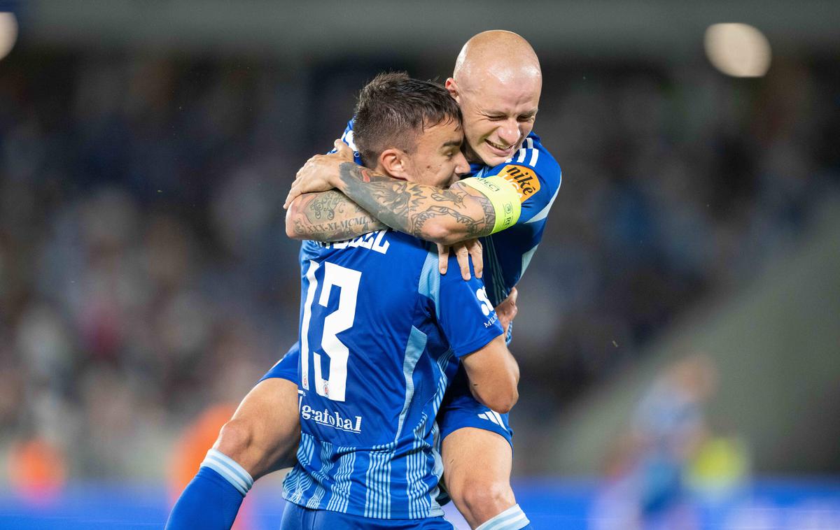 Slovan Celje | Nogometaši Slovana so v kvalifikacijah za ligo prvakov izločili Celjane. Tako sta se drugega zadetka veselila strelec David Strelec in kapetan Vladimir Weiss ml. | Foto Guliverimage