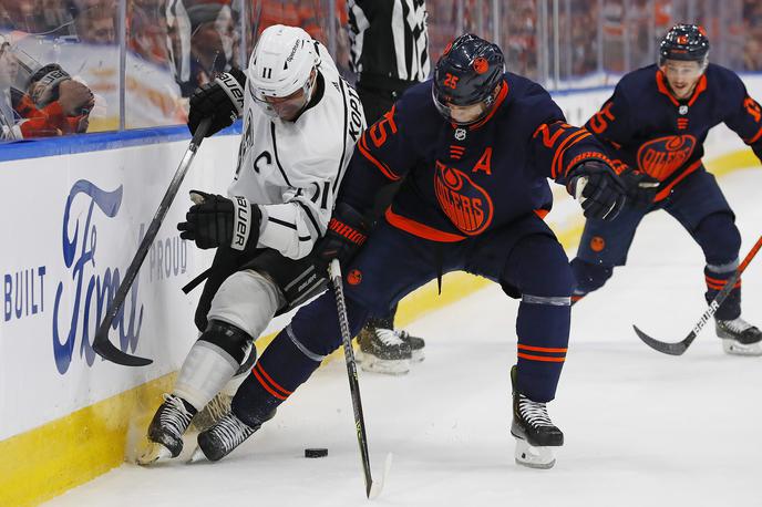 Anže Kopitar | Los Angeles Kings z Anžetom Kopitarjem na čelu so s 5:4 premagali Edmonton in v seriji zmag v končnici vodijo že s 3:2.   | Foto Reuters