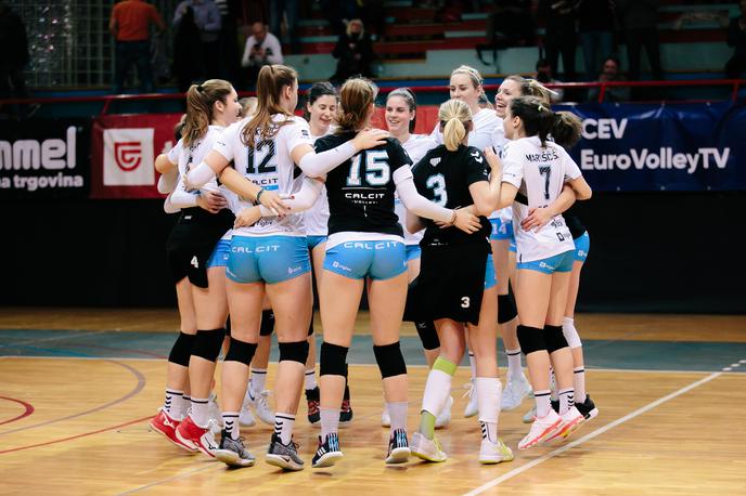 Calcit Volley | Kamničanke so na Češkem napredovale po zlatem nizu. | Foto CEV