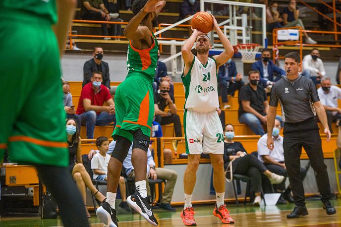 KK Krka : KK Cedevita Olimpija, superpokal | Luka Lapornik v tej sezoni nosi kapetanski trak. | Foto Urban Meglič/Sportida