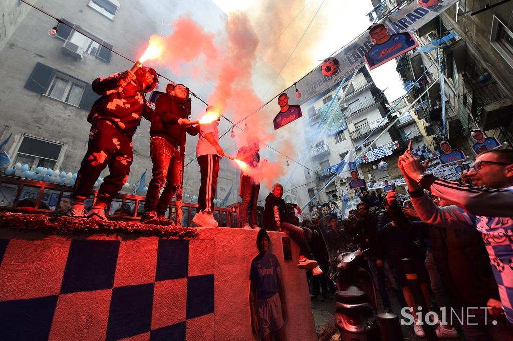 Neapelj slavi Napoli