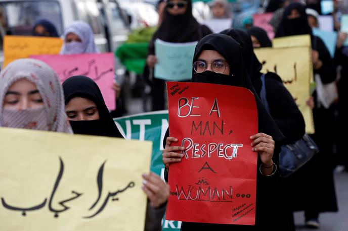 Pakistan | Zaradi umorov iz časti v Pakistanu vsako leto življenje izgubi okoli tisoč žensk in deklet. | Foto Reuters