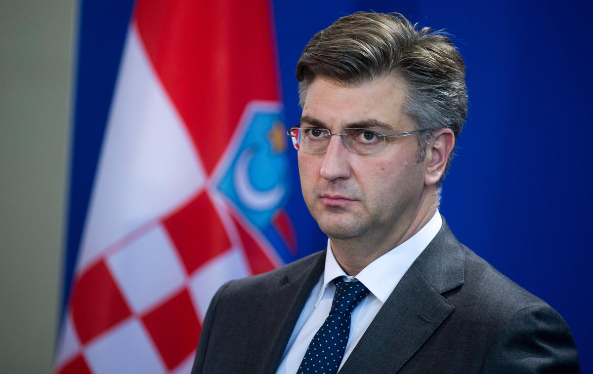 Andrej Plenković | Hrvaški premier Andrej Plenković je spomnil, da morajo države članice, ki želijo uvesti nadzor na notranji meji schengna, pred uvedbo ukrepa obrazložiti, v kolikšni meri bo odločitev zmanjšala varnostno grožnjo. Ob tem se morajo posvetovati tudi s sosedami, na katere se nanaša mejni nadzor. | Foto Guliverimage