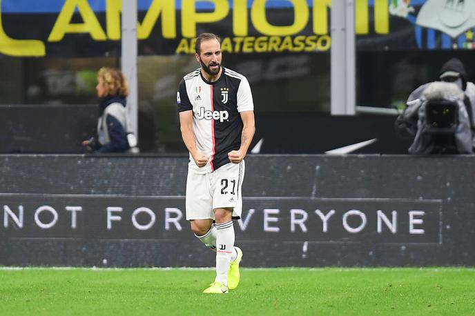 Gonzalo Higuain | Gonzalo Higuain je v 80. minuti zadel za zmago Juventusa nad Interjem, ki je izgubil prvič v sezoni. Stara dama je z zmago spet na vrhu lestvice.  | Foto Reuters