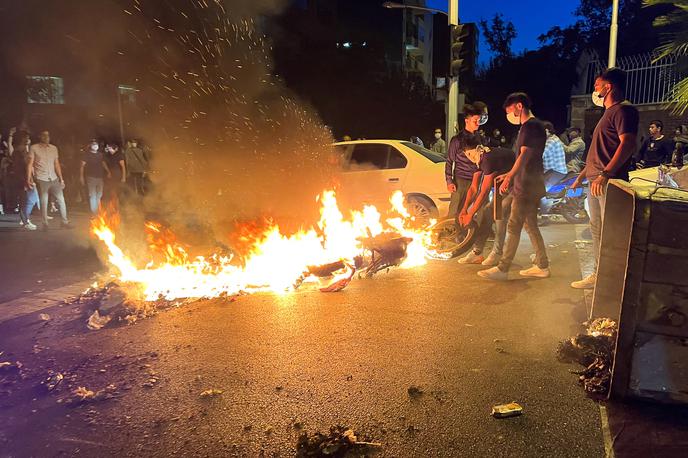 Iran | Število ljudi, ki so umrli v nedavnih nemirih v državi, se je povečalo na 35. | Foto Reuters