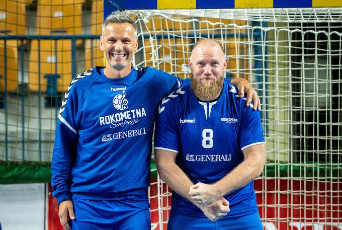 Srebrna slovenska rokometna reprezentanta Renato Vugrinec in Pajovič. | Foto: Vid Ponikvar