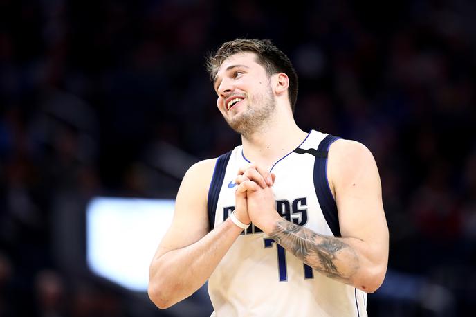 Luka Dončić | Luka Dončić je proti Denverju dosegel 28 točk in se veselil zmage nad eno najboljših ekip zahodne konference. Zdaj se poraja vprašanje, kdaj bo lahko v ligi NBA odigral novo tekmo, saj je sezona lige do preklica prekinjena. | Foto Getty Images