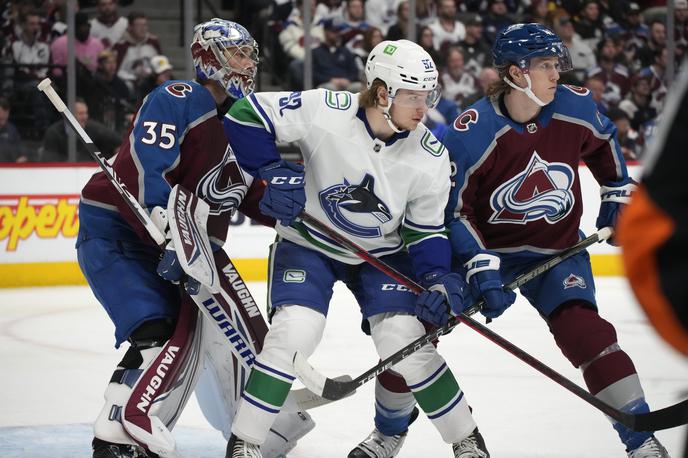 Colorado Avalanche | Hokejisti Colorado Avalanche so na domačem ledu morali priznati premoč Vancouver Canucks, ki so slavili zmago s 3:1.  | Foto Guliverimage