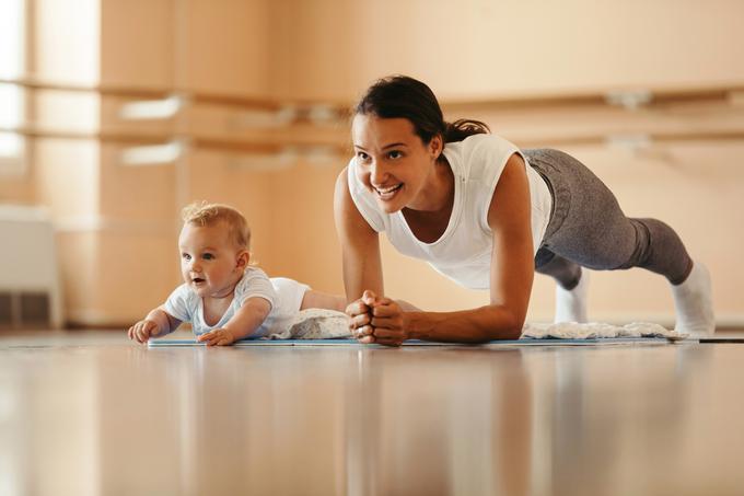 dojenček, otrok, mama, vadba z dojenčkom | Foto: Shutterstock