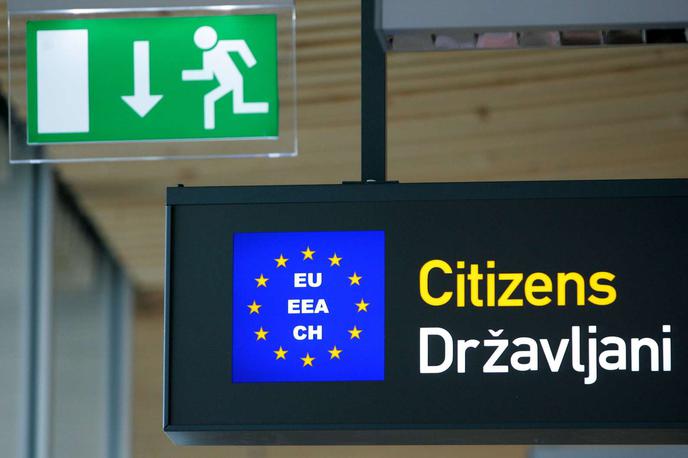 schengen meja | V letošnjem letu je bilo po trditvah MZEZ skupaj opravljenih 117 preklicev oziroma razveljavitev vizumov, od katerih se večina nanaša prav na odpoved hotelskih rezervacij. "Večji del med temi predstavljajo državljani Kosova, Ruske federacije, Kitajske, Turčije in Indije," so zapisali pri MZEZ. | Foto STA