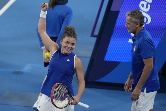 Veselje Italijanke Jasmine Paolini in kapetana Renza Furlana po zmagi nad Kerberjevo. | Foto: Guliverimage