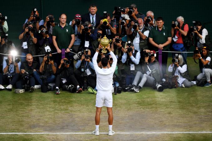 Ponosno na wimbledonski zelenici. | Foto: Getty Images