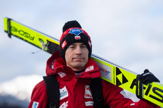 Kamil Stoch | Kamil Stoch bo zaradi poškodbe kolena s skakalnic odsoten približno štiri tedne. | Foto Guliverimage