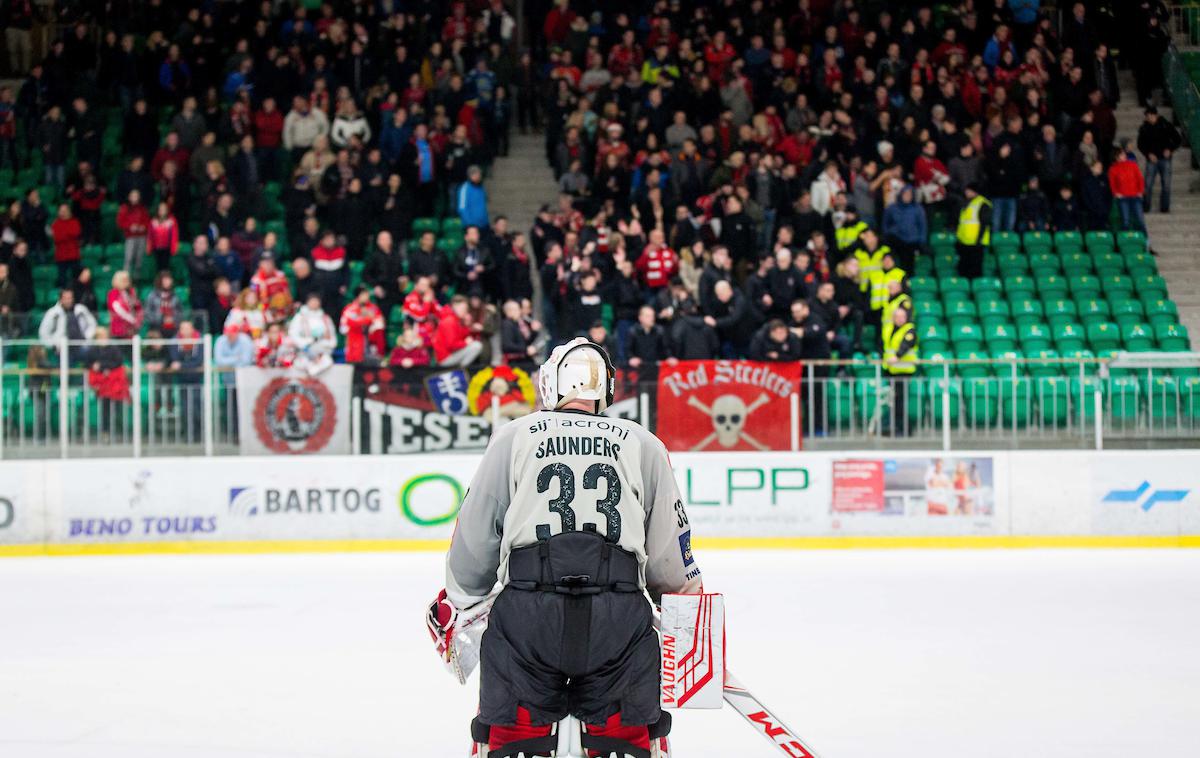 Clarke Saunders HK SŽ Olimpija HDD Jesenice | Clarke Saunders naj bi po poškodbi okreval okoli tri tedne. | Foto Žiga Zupan/Sportida