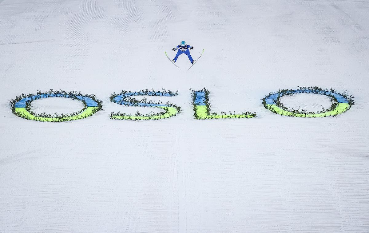 Holmenkollen | Skakalke so norveško turnejo začele s prologom v Holmenkollnu. | Foto Sportida