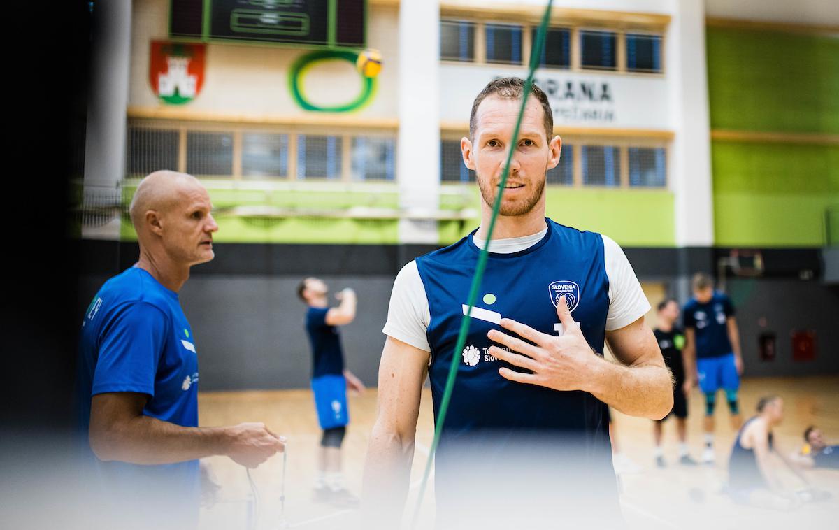 Odbojka, trening slovenske reprezentance z novim selektorjem Tine Urnaut | Kapetan Tine Urnaut je s soigralci v torek prvič treniral pod vodstvom novega selektorja Gheorgheja Cretuja. | Foto Grega Valančič/Sportida