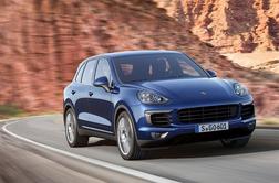 Prenovljeni porsche cayenne – več opreme, novi biturbo motor V6 in električni kabel