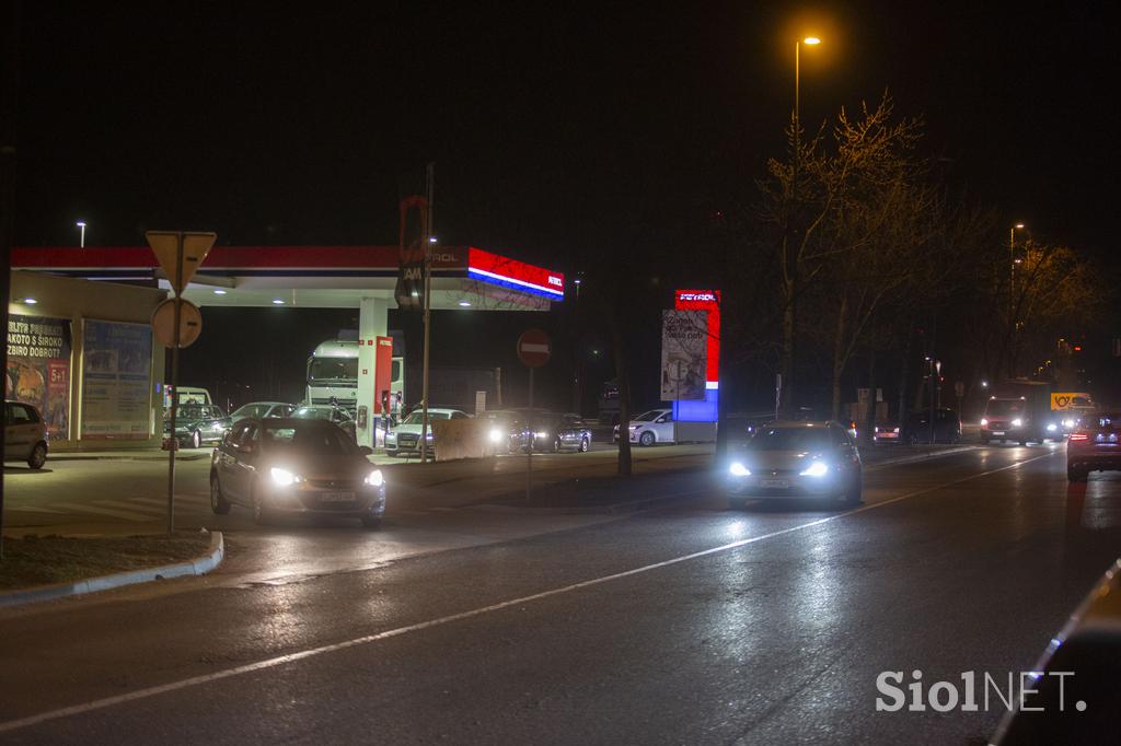 Gneča na bencinskih servisih.