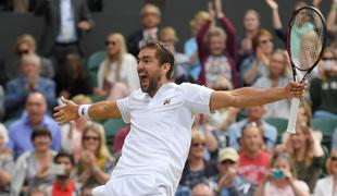 Federer brez izgubljenega niza tudi v finale Wimbledona, kjer bo prvič zaigral Čilić