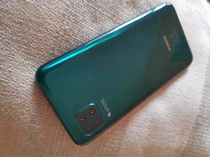 Crush Green je ena od treh barv, s katerimi Huawei P40 lite prihaja na slovenski trg predvidoma 6. aprila. | Foto: Srdjan Cvjetović