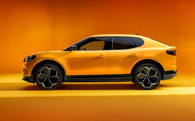 Z boka capri močno spominja na volkswagen ID.5. | Foto: Ford