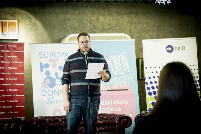 Izredno čustvena pisma očeta, sina in moža bolnice z rakom so prebrali in interpretirali stand up komiki. Na fotografiji: Sašo Stare. | Foto: Ana Kovač