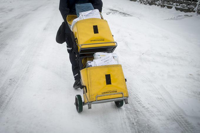 Čeprav je (tudi) zaradi digitalizacije in debirokratizacije število pisem vedno manjše, ostaja pisemsko poslovanje še vedno pomemben vir prihodkov Pošte Slovenije. | Foto: Ana Kovač