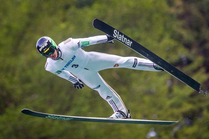 Peter Prevc je bil pod Šmarjetno goro edini član A-reprezentance (v tej so še Domen Prevc, Jurij Tepeš, Robert Kranjec, Anže Semenič, Anže Lanišek), ki je preizkusil formo. | Foto: Žiga Zupan/Sportida