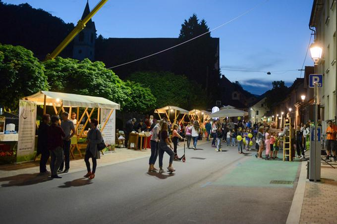 Pestro in prijetno ulično dogajanje v starem mestnem jedru Krškega. | Foto: 