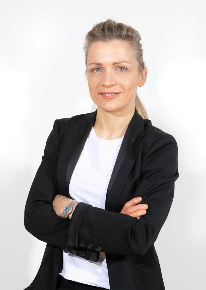 Urša Fratnik Florijančič, specialistka dermatovenerologije na Kliniki Božikov, je ena izmed vodilnih specialistk za laserske posege v Sloveniji. | Foto: Klinika Božikov