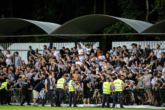 Navijače Mure sta v delirij spravila novinec Nardin Mulahusejnović in Mihael Klepač. | Foto: Blaž Weindorfer/Sportida