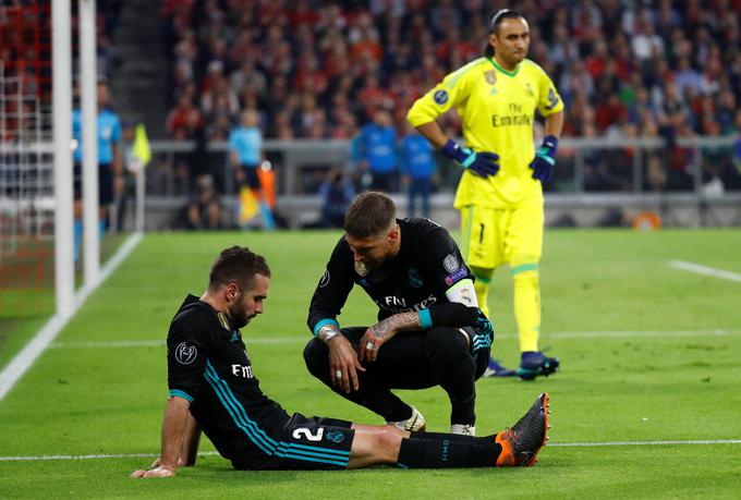 Dani Carvajal sredi drugega polčasa ni mogel več nadaljevati srečanja. | Foto: Reuters