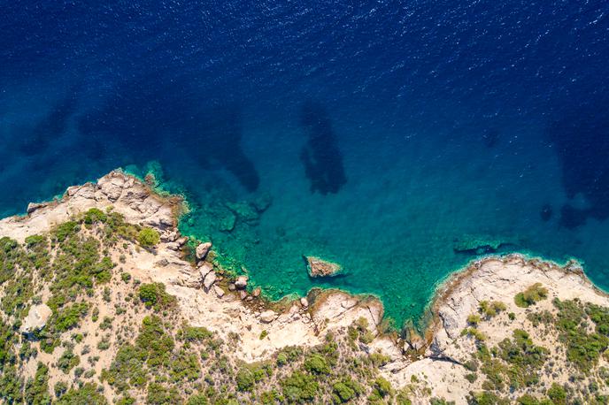 Hrvaška obala plaža | Na epidemiološkem zemljevidu ECDC rdeča celotna Hrvaška. | Foto Getty Images