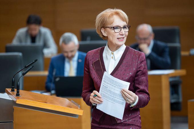  "Problem je v organizaciji dela. Vključiti bo treba vse kapacitete v zdravstvu, da bomo lahko rekli, da ta država zagotavlja zdravstveni sistem ljudem, kot si ga dejansko zaslužijo in kot ga plačujejo," je dejala Čadonič Špeličeva.  | Foto: Matic Prevc/STA